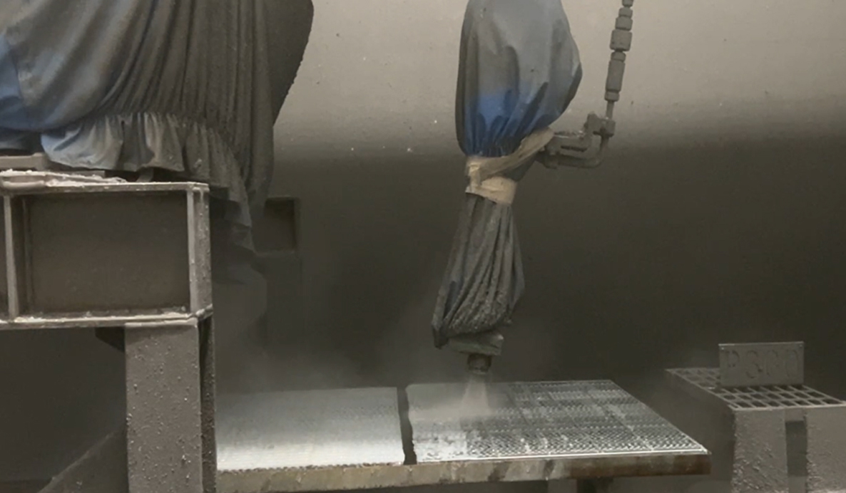 喷房格栅清洗中